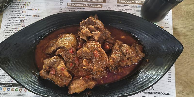 Guachinche Como En Casa: kanárské maso a obří porce (Guamasa)